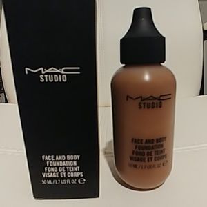 MAC Face and Body Foundation